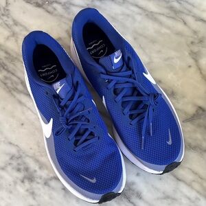 Nike Men's Royal Blue 
Nike Revolution 8 Men's Road Running Shoes